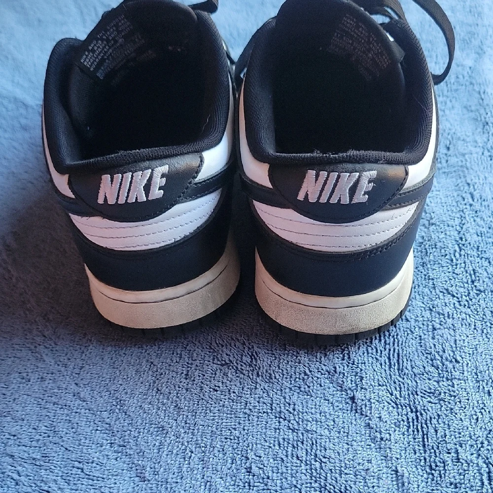 Nike Classic Black and White Low-Tops - Picture 4 of 8
